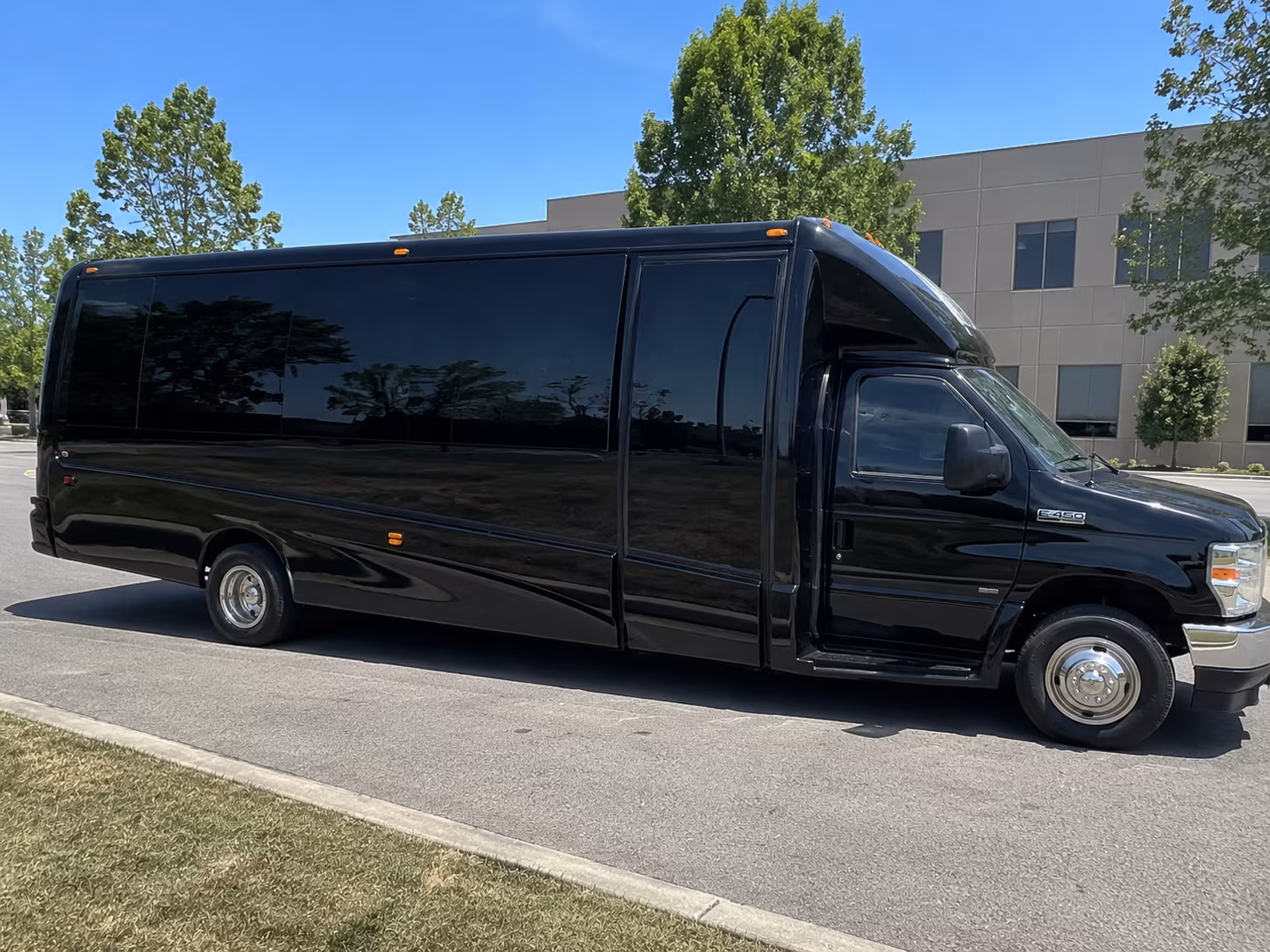 tampa corporate retreat shuttle bus rentals
